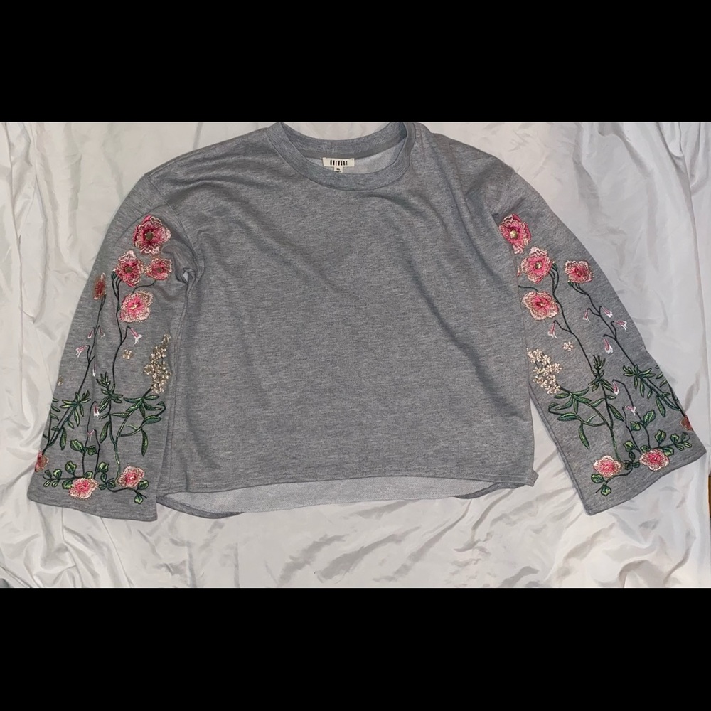 NWOT cropped floral embroidery bell sleeve top